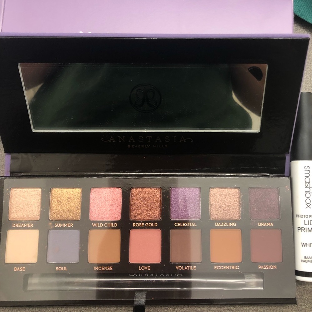 Norvina eyeshadow palette